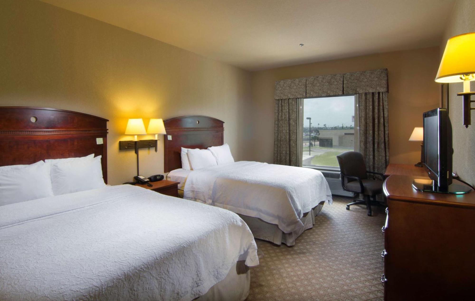 Hampton Inn And Suites-Браунсвилл Экстерьер фото