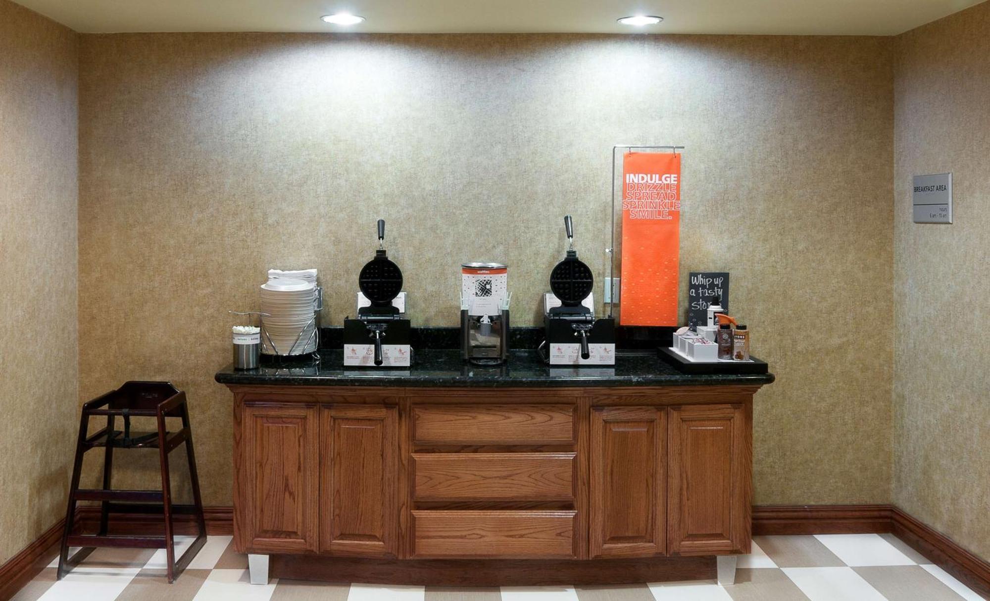 Hampton Inn And Suites-Браунсвилл Экстерьер фото